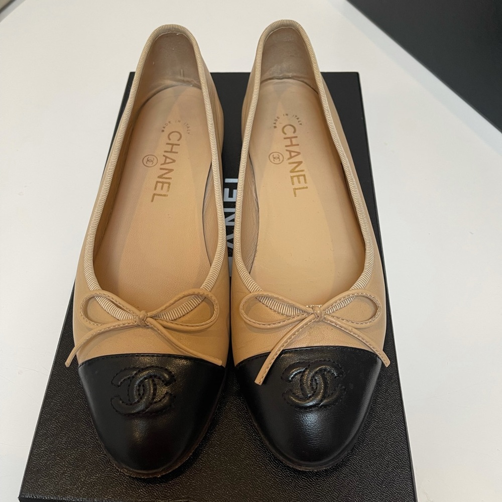 Chanel ballerina flats. Size 37 (US7).